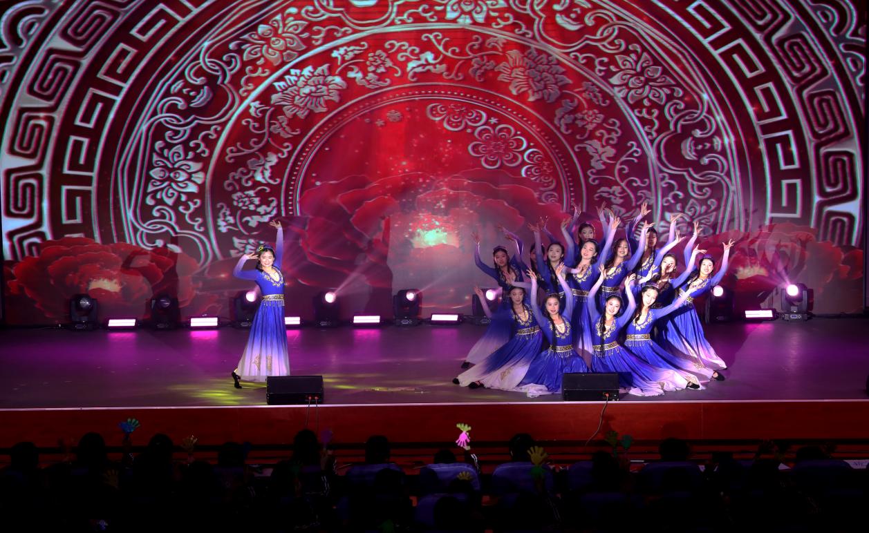 维吾尔族舞蹈《画中花》